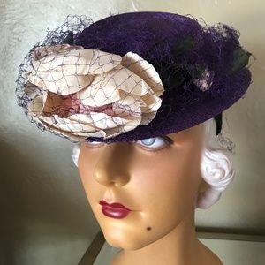CAPTIVATING 1930s' PURPLE STRAW TILT HAT WITH LARGE FABRIC FLOWER, VEIL & STRAP